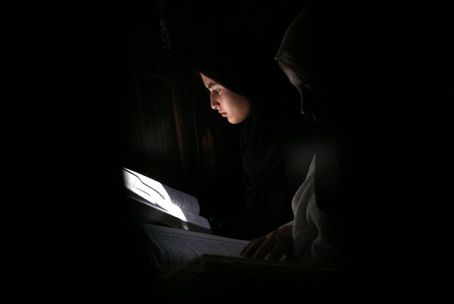 Manakah Lebih Utama, Merahasiakan Ibadah atau Menampakkannya?