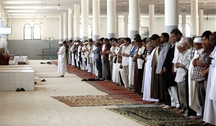 Meringankan Sholat Ketika Menjadi Imam