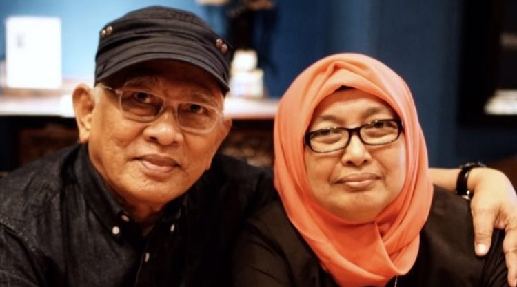 Sajak Cinta Gus Mus kepada Bu Nyai Fatma