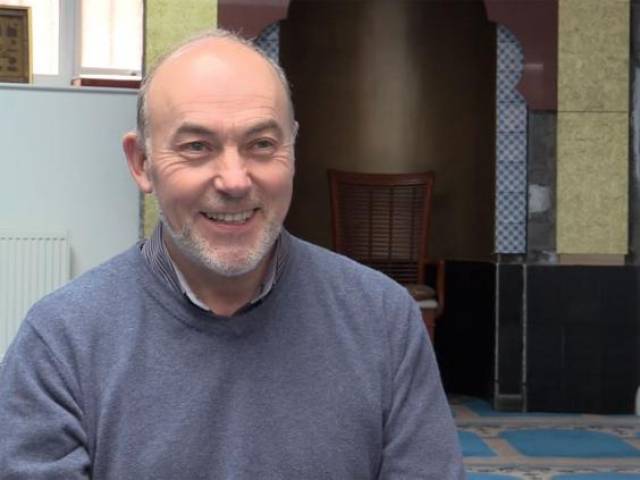 Meet the middle-aged Scottish man who converted to Islam without properly meet a Muslim